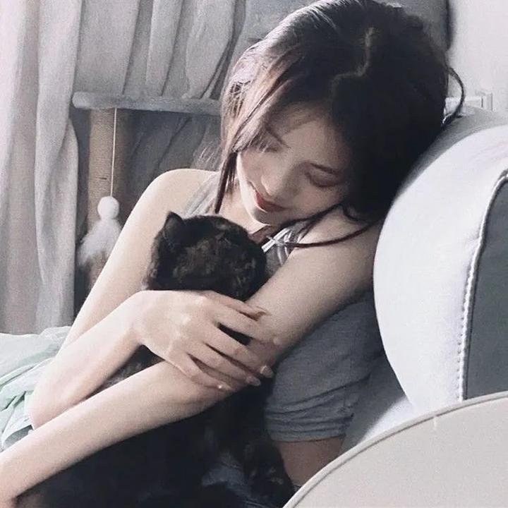 女机械人封面